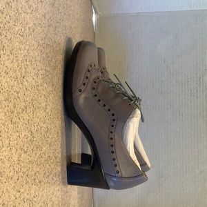 Earth Grey Oxford Leather Tie Heels NEW